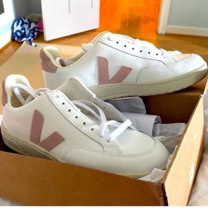Brand new Veja V-12 sneakers!